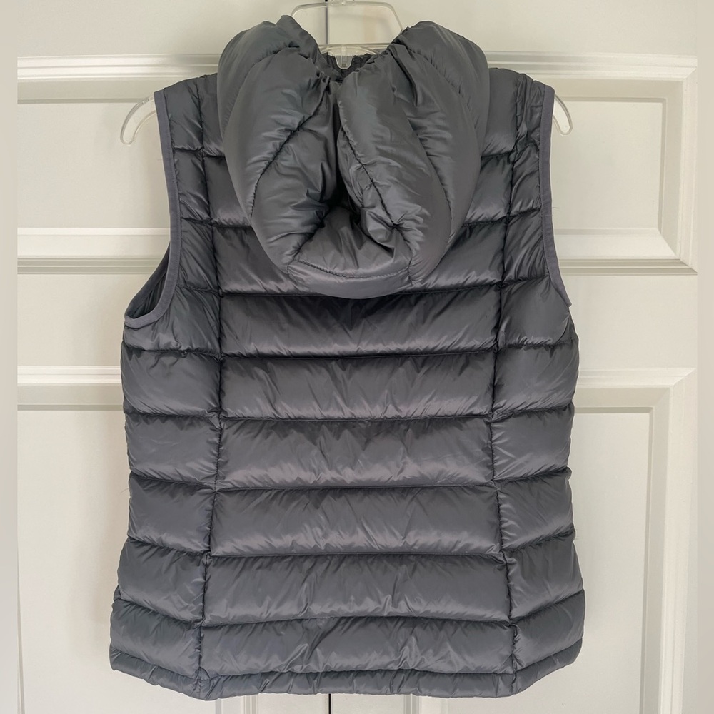 NWT Charter Club Gray Puffer Vest Size Medium - Picture 3 of 14